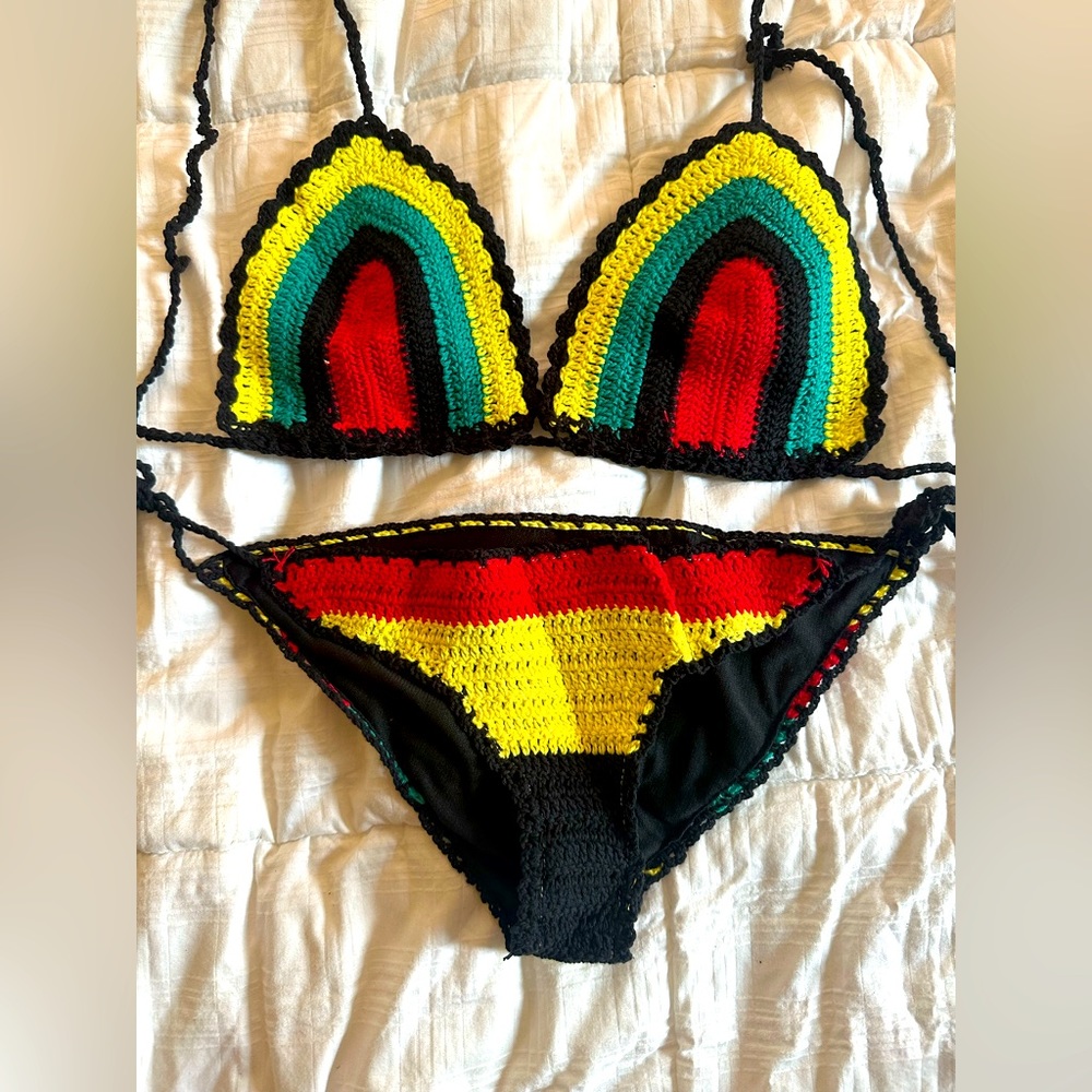NWT, crochet Jamaican string bikini. S
